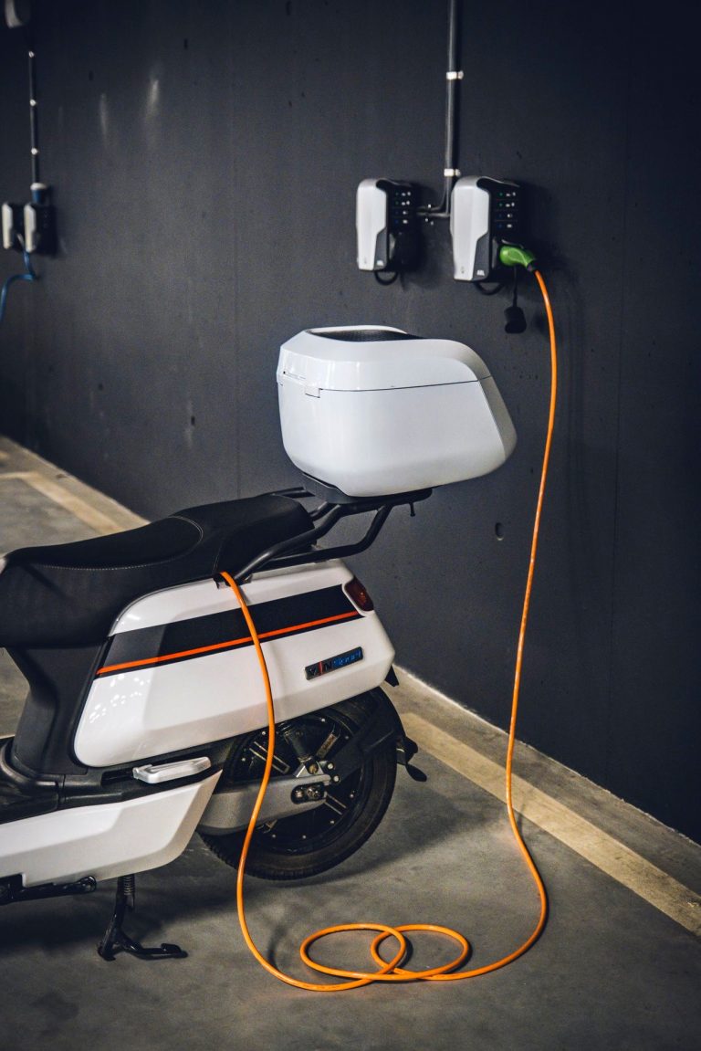 How to charge an electric scooter? – NIU Community