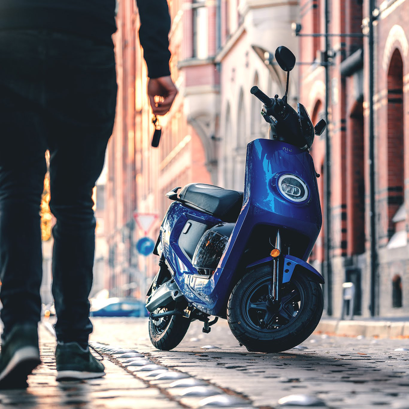 Choosing between a 50cc and 125cc scooter: Which is right for you? – NIU  Community