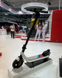 NIU KQi2 Kick-Scooter auf der EICMA 2021